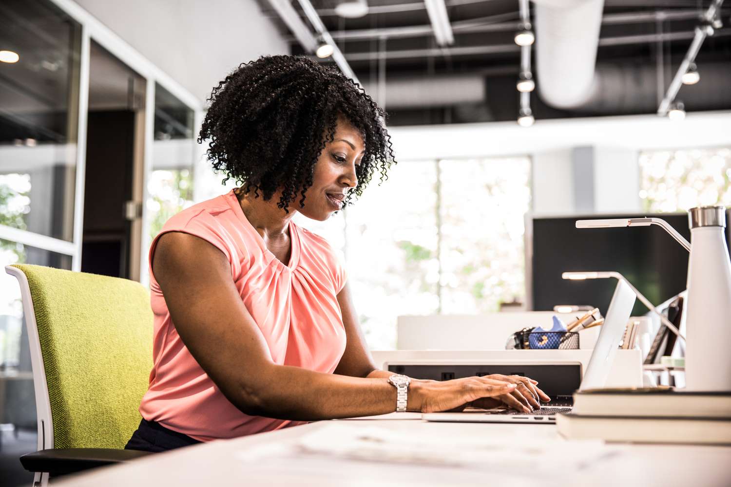 woman working in modern business office 693026992 5be1dc5946e0fb0026188781